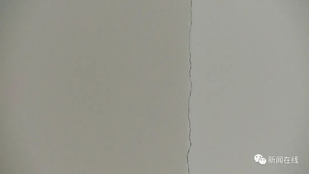 DƬ